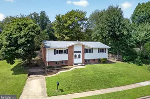 8110 Springfield Village Dr, Springfield, VA 22152 - Photo 3