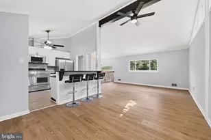8110 Springfield Village Dr, Springfield, VA 22152 - Photo 11