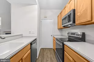 3901 Penderview Dr, Fairfax, VA 22033 - Photo 11