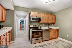 9745 Kings Crown Ct, Fairfax, VA 22031 - Photo 9