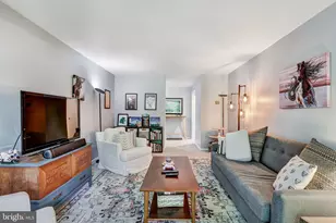 9745 Kings Crown Ct, Fairfax, VA 22031 - Photo 5