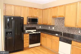 2555 Chase Wellesley Dr, Herndon, VA 20171 - Photo 9