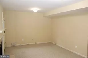 2555 Chase Wellesley Dr, Herndon, VA 20171 - Photo 3