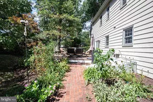 8620 Yardley Dr, Alexandria, VA 22308 - Photo 47
