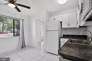 1151 Dublin Pl, Herndon, VA 20170 - Photo 9