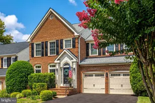 9828 Fox Rest Ln, Vienna, VA 22181 - Photo 3