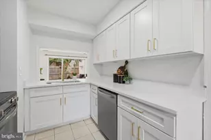 8141 Kingsway Ct, Springfield, VA 22152 - Photo 5