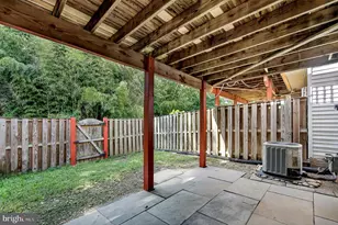 8381 Millwood Dr, Springfield, VA 22152 - Photo 9