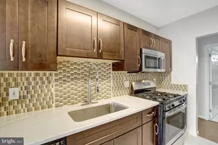 6990 Falls Reach Dr, Falls Church, VA 22043 - Photo 17