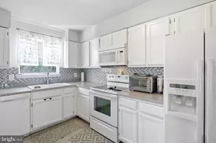 9625 Pierrpont St, Burke, VA 22015 - Photo 7