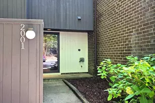 2001 Wethersfield Ct, Reston, VA 20191 - Photo 3