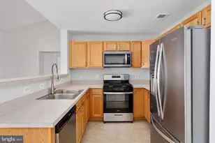 11635 Cavalier Landing Ct, Fairfax, VA 22030 - Photo 13