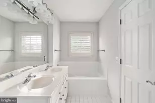 11635 Cavalier Landing Ct, Fairfax, VA 22030 - Photo 29