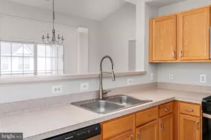 11635 Cavalier Landing Ct, Fairfax, VA 22030 - Photo 15