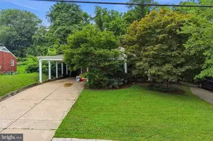 6105 Munson Hill Rd, Falls Church, VA 22044 - Photo 1