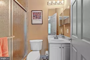 13249 Middleton Farm Ln, Herndon, VA 20171 - Photo 9