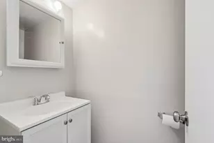 3861 Persimmon Cir, Fairfax, VA 22031 - Photo 13