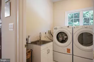 1002 Sherman Ct, Great Falls, VA 22066 - Photo 29