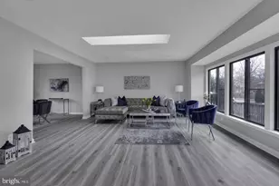10422 Woodbury Woods Ct, Fairfax, VA 22032 - Photo 3