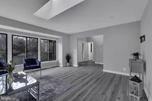 10422 Woodbury Woods Ct, Fairfax, VA 22032 - Photo 5