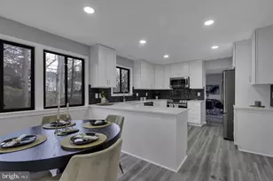 10422 Woodbury Woods Ct, Fairfax, VA 22032 - Photo 13