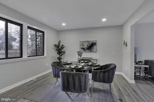 10422 Woodbury Woods Ct, Fairfax, VA 22032 - Photo 7