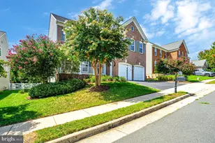 8185 Paper Birch Dr, Lorton, VA 22079 - Photo 3