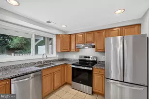 13300 Schwenger Pl, Herndon, VA 20170 - Photo 9