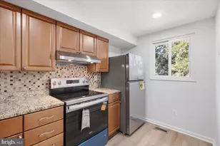 14142 Honey Hill Ct, Centreville, VA 20121 - Photo 9
