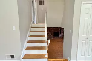 7700 Glenister Dr, Springfield, VA 22152 - Photo 9