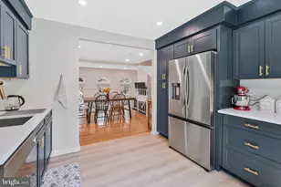 2434 Windbreak Dr, Alexandria, VA 22306 - Photo 5