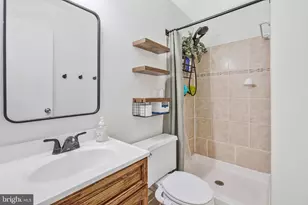 2434 Windbreak Dr, Alexandria, VA 22306 - Photo 11