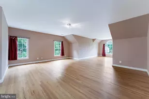 9395 Wolf Trap Creek Ct, Great Falls, VA 22066 - Photo 37