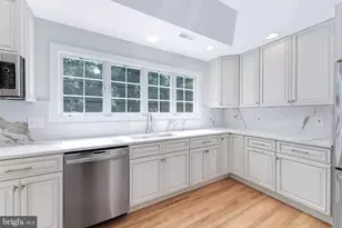 9395 Wolf Trap Creek Ct, Great Falls, VA 22066 - Photo 33