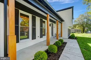 10707 Colton St, Fairfax, VA 22032 - Photo 3