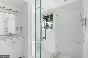 6408 Kroy Dr, Springfield, VA 22150 - Photo 17