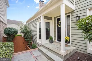 2924 Oakbury Ct, Oakton, VA 22124 - Photo 3