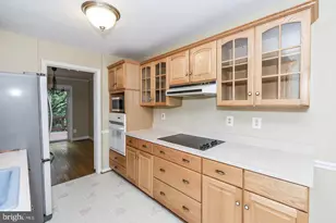 1860 Golf View Ct, Reston, VA 20190 - Photo 7