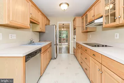 1860 Golf View Court, Reston, VA 20190 - Photo 5