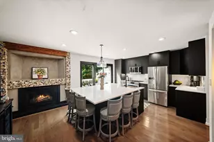 12091 Edgemere Cir, Reston, VA 20190 - Photo 7