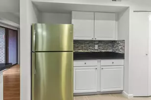 9743 Kings Crown Ct, Fairfax, VA 22031 - Photo 5
