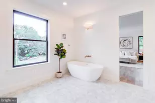7102 Alger Rd, Falls Church, VA 22042 - Photo 11
