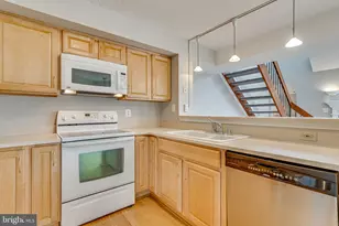 6015 Curtier Dr, Alexandria, VA 22310 - Photo 7