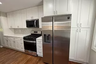 9926 Lakepointe Ct, Burke, VA 22015 - Photo 3
