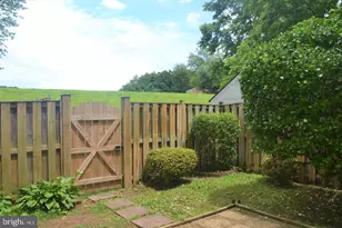 9926 Lakepointe Ct, Burke, VA 22015 - Photo 39
