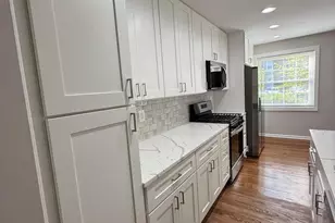9926 Lakepointe Ct, Burke, VA 22015 - Photo 5