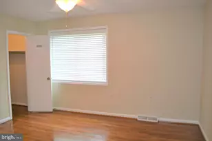9926 Lakepointe Ct, Burke, VA 22015 - Photo 15