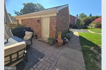 2922 Oakborough Square, Oakton, VA 22124 - Photo 5