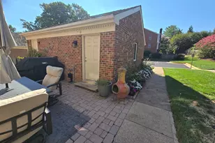 2922 Oakborough Square, Oakton, VA 22124 - Photo 5