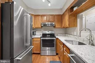 11717 Karbon Hill Ct, Reston, VA 20191 - Photo 3